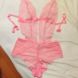 A sexy lace night wear